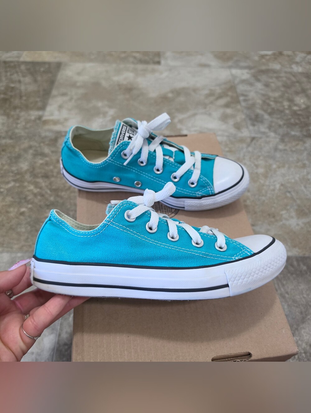Converse Canvas Low-Top Sneakers Men's Size 4 / Women's Size 6